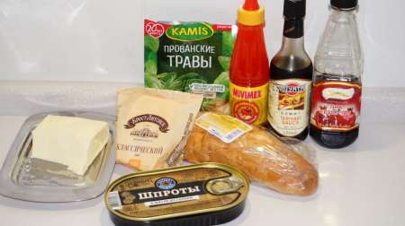 Шпротный паштет с жареными гренками